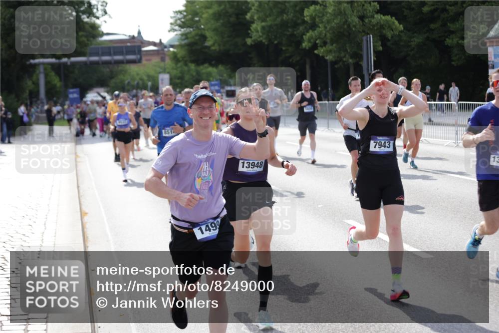 29.06.2025 - hella hamburg halbmarathon Jannik Wohlers http://msf.ph/oto/8249000 29.06.2025 09:55:52 Lombardsbrücke 1061, 1452, 1499, 1502, 1592, 2083, 2504, 3060, 4077, 5482, 5600, 5607, 6115, 6168, 6511, 6512, 7178, 7332, 7583, 7943, 8335, 8514, 8968, 8989, 8996, 9246, 9537, 9994, 10596, 11124, 11467, 12523, 12779, 12870, 12875, 13007, 13159, 13463, 13812, 13875, 13948, 14928, 15090, 15157, 15384, 15714, 15829, 15868, 15899, 16149, 16369, 16477, 16623, 16877, 16891, 16986, 17127, 17131, 17282, 17962, 18021 meine-sportfotos.de