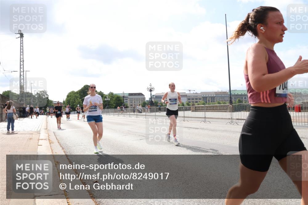 29.06.2025 - hella hamburg halbmarathon Lena Gebhardt http://msf.ph/oto/8249017 29.06.2025 10:10:16 Lombardsbrücke 1052, 1548, 1573, 3921, 4592, 5182, 5440, 5511, 7042, 7058, 7081, 7333, 7636, 7685, 8219, 8890, 9150, 9366, 9434, 9674, 9781, 9816, 10036, 10943, 11027, 11180, 12008, 12567, 13797, 13901, 14679, 14822, 15409, 16166, 16191, 16344, 16445, 16455, 16639, 16872, 17148, 17730, 17899, 18076, 18196, 18707, 19023 meine-sportfotos.de