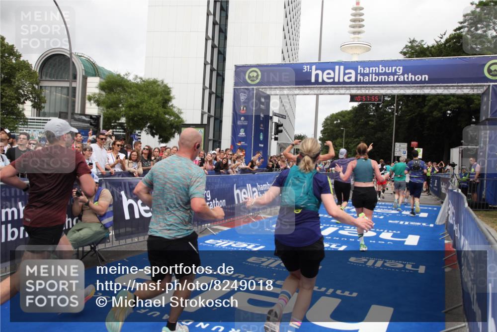 29.06.2025 - hella hamburg halbmarathon Michael Strokosch http://msf.ph/oto/8249018 29.06.2025 10:57:53 Ziel 1972, 2034, 2806, 2883, 5391, 7269, 7833, 9820, 10599, 10703, 12440, 12523, 13376, 14737, 16418, 16517, 17201, 17543, 18492, 18508, 18727 meine-sportfotos.de
