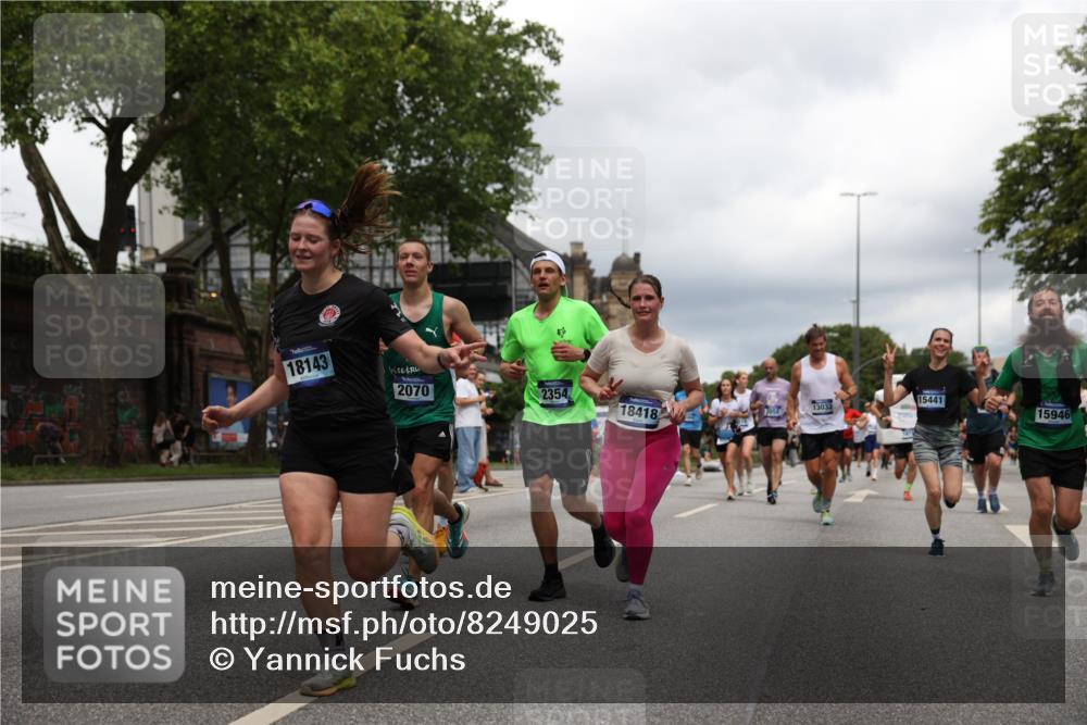 29.06.2025 - hella hamburg halbmarathon Yannick Fuchs http://msf.ph/oto/8249025 29.06.2025 10:47:51 20KM 1030, 1267, 1422, 1442, 1502, 1549, 1870, 2058, 2070, 2354, 2518, 2630, 3096, 3103, 3819, 4299, 5020, 5259, 5638, 6294, 6374, 6481, 6511, 6512, 6942, 7274, 7395, 7478, 7918, 8285, 8335, 8394, 8447, 9032, 9380, 9791, 9922, 11068, 11430, 11844, 12321, 12379, 12607, 12632, 13032, 13033, 13397, 13794, 13803, 13865, 13912, 14239, 14702, 15146, 15441, 15502, 15838, 15856, 15946, 16477, 16780, 17348, 17482, 18143, 18308, 18418, 18450, 18487, 18514, 18612, 19067 meine-sportfotos.de