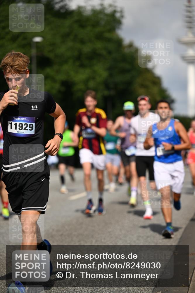 29.06.2025 - hella hamburg halbmarathon Dr. Thomas Lammeyer http://msf.ph/oto/8249030 29.06.2025 09:51:33 Kennedybrücke 1164, 1385, 1644, 1743, 2296, 2714, 2767, 3959, 4860, 5091, 5315, 6684, 6990, 7884, 8362, 9178, 9944, 10384, 10404, 10793, 10900, 11202, 11227 meine-sportfotos.de