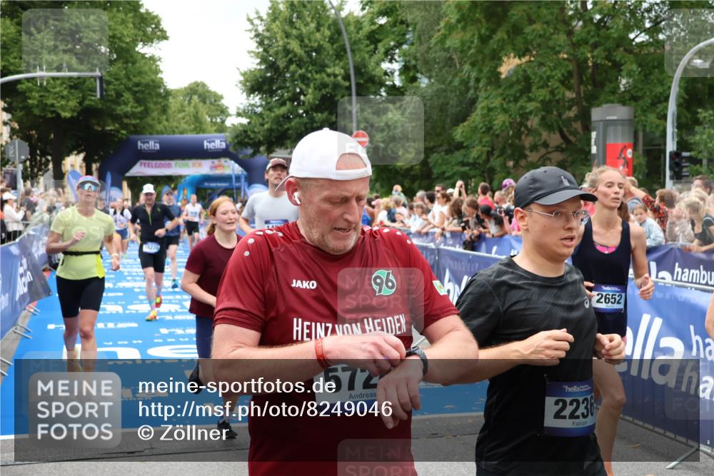 29.06.2025 - hella hamburg halbmarathon Zöllner http://msf.ph/oto/8249046 29.06.2025 10:57:43 Ziel 1239, 1715, 1719, 2606, 2652, 5457, 5458, 10133, 12774, 13523, 14571, 14951, 15217, 15220, 16418, 17455, 17769, 17814, 18388, 18508, 18985 meine-sportfotos.de