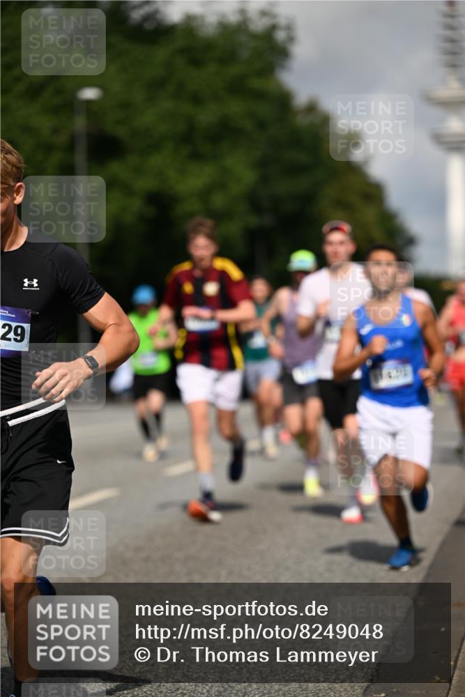 29.06.2025 - hella hamburg halbmarathon Dr. Thomas Lammeyer http://msf.ph/oto/8249048 29.06.2025 09:51:34 Kennedybrücke 1164, 1385, 1644, 1743, 2296, 2714, 2767, 3959, 4860, 5091, 5315, 6684, 6990, 7884, 8362, 9178, 9944, 10384, 10404, 10793, 10900, 11202, 11227 meine-sportfotos.de