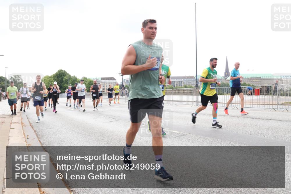 29.06.2025 - hella hamburg halbmarathon Lena Gebhardt http://msf.ph/oto/8249059 29.06.2025 10:34:05 Lombardsbrücke 1189, 1275, 1417, 1672, 1705, 1787, 1896, 2265, 2342, 2464, 2482, 2496, 2510, 2511, 2526, 2801, 2933, 3145, 3170, 3264, 3340, 3345, 3560, 3829, 3848, 4361, 4433, 4449, 4479, 4696, 4807, 4824, 4826, 4942, 5075, 5096, 5141, 5557, 5561, 5566, 5569, 5584, 5691, 5821, 5822, 5887, 6105, 6109, 6364, 6515, 6516, 6574, 6854, 6956, 7027, 7324, 7329, 7565, 7653, 8157, 8202, 8277, 8282, 8349, 8375, 8377, 8383, 8401, 8965, 9094, 9799, 9875, 9995, 10007, 10071, 10360, 10561, 10564 meine-sportfotos.de