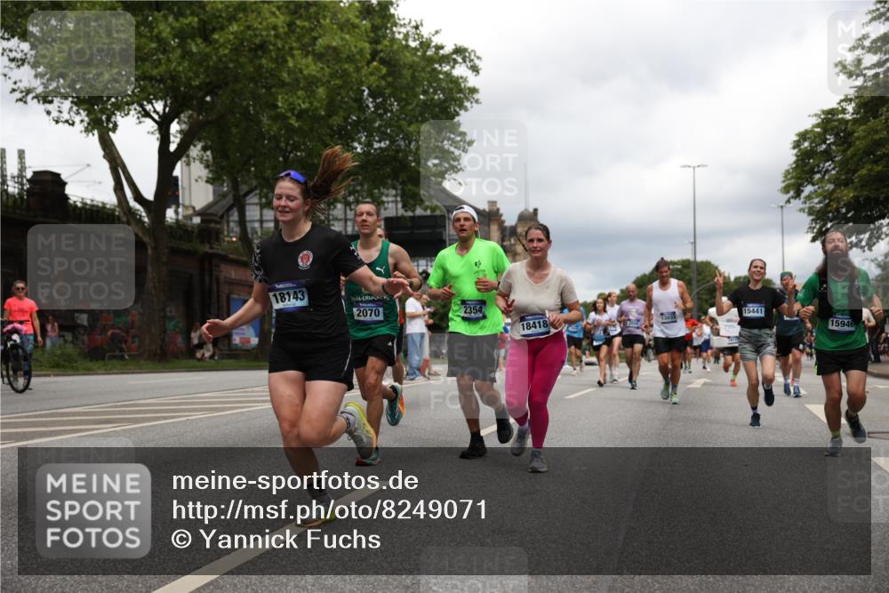 29.06.2025 - hella hamburg halbmarathon Yannick Fuchs http://msf.ph/oto/8249071 29.06.2025 10:47:51 20KM 1030, 1267, 1422, 1442, 1502, 1549, 1870, 2058, 2070, 2354, 2518, 2630, 3096, 3103, 3819, 4299, 5020, 5259, 5638, 6294, 6374, 6481, 6511, 6512, 6942, 7274, 7395, 7478, 7918, 8285, 8335, 8394, 8447, 9032, 9380, 9791, 9922, 11068, 11430, 11844, 12321, 12379, 12607, 12632, 13032, 13033, 13397, 13794, 13803, 13865, 13912, 14239, 14702, 15146, 15441, 15502, 15838, 15856, 15946, 16477, 16780, 17348, 17482, 18143, 18308, 18418, 18450, 18487, 18514, 18612, 19067 meine-sportfotos.de