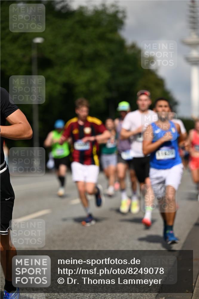 29.06.2025 - hella hamburg halbmarathon Dr. Thomas Lammeyer http://msf.ph/oto/8249078 29.06.2025 09:51:34 Kennedybrücke 1164, 1385, 1644, 1743, 2296, 2714, 2767, 3959, 4860, 5091, 5315, 6684, 6990, 7884, 8362, 9178, 9944, 10384, 10404, 10793, 10900, 11202, 11227 meine-sportfotos.de