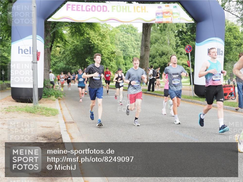 29.06.2025 - hella hamburg halbmarathon MichiJ http://msf.ph/oto/8249097 29.06.2025 10:28:43 Zwischen KM18-KM19 1358, 2573, 2714, 4888, 5752, 6649, 7495, 8346, 8370, 8574, 11284, 11714, 15015, 17245, 18013, 18614 meine-sportfotos.de