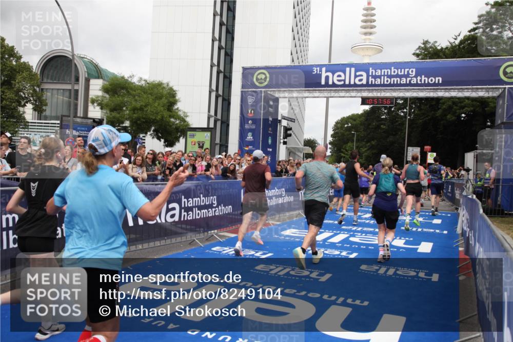 29.06.2025 - hella hamburg halbmarathon Michael Strokosch http://msf.ph/oto/8249104 29.06.2025 10:57:54 Ziel 1972, 2034, 2806, 2883, 5391, 7138, 7269, 7833, 9820, 10599, 10703, 12440, 12523, 13376, 14737, 16517, 17201, 17543, 18492, 18727 meine-sportfotos.de