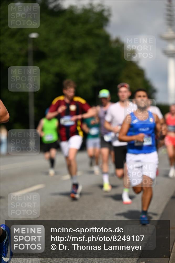 29.06.2025 - hella hamburg halbmarathon Dr. Thomas Lammeyer http://msf.ph/oto/8249107 29.06.2025 09:51:34 Kennedybrücke 1164, 1385, 1644, 1743, 2296, 2714, 2767, 3959, 4860, 5091, 5315, 6684, 6990, 7884, 8362, 9178, 9944, 10384, 10404, 10793, 10900, 11202, 11227 meine-sportfotos.de