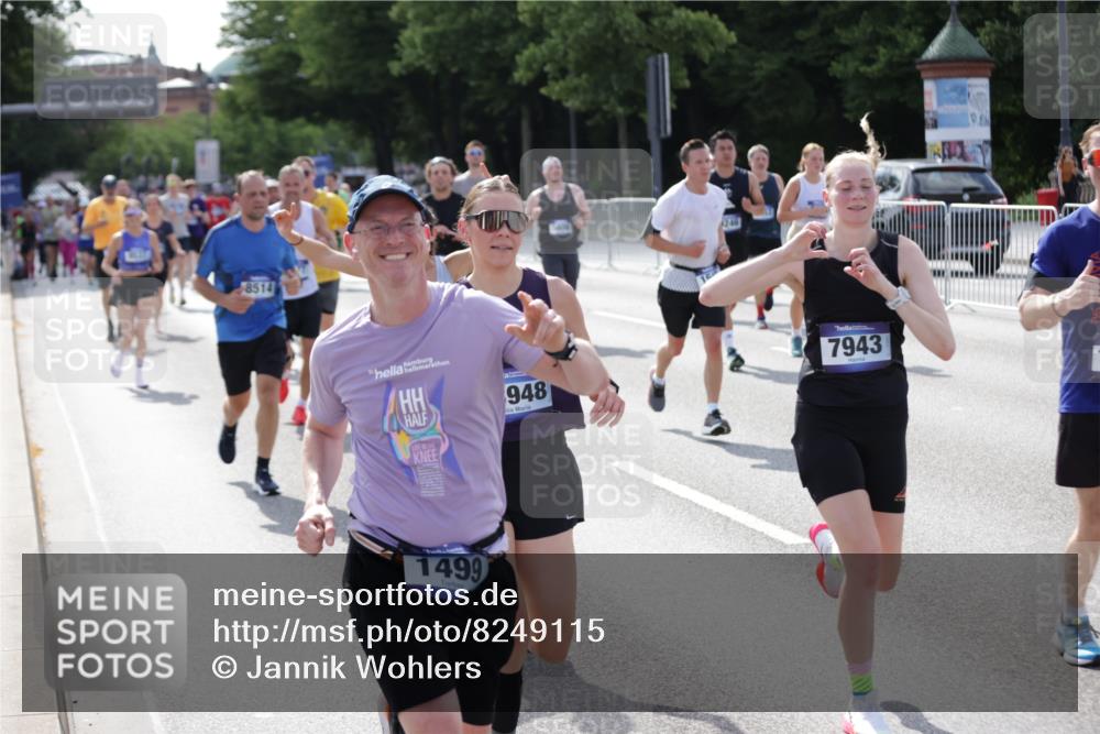 29.06.2025 - hella hamburg halbmarathon Jannik Wohlers http://msf.ph/oto/8249115 29.06.2025 09:55:52 Lombardsbrücke 1061, 1452, 1499, 1502, 1592, 2083, 2504, 3060, 4077, 5482, 5600, 5607, 6115, 6168, 6511, 6512, 7178, 7332, 7583, 7943, 8335, 8514, 8968, 8989, 8996, 9246, 9537, 9994, 10596, 11124, 11467, 12523, 12779, 12870, 12875, 13007, 13159, 13463, 13812, 13875, 13948, 14928, 15090, 15157, 15384, 15714, 15829, 15868, 15899, 16149, 16369, 16477, 16623, 16877, 16891, 16986, 17127, 17131, 17282, 17962, 18021 meine-sportfotos.de