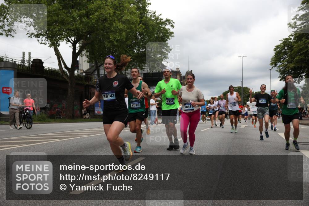 29.06.2025 - hella hamburg halbmarathon Yannick Fuchs http://msf.ph/oto/8249117 29.06.2025 10:47:51 20KM 1030, 1267, 1422, 1442, 1502, 1549, 1870, 2058, 2070, 2354, 2518, 2630, 3096, 3103, 3819, 4299, 5020, 5259, 5638, 6294, 6374, 6481, 6511, 6512, 6942, 7274, 7395, 7478, 7918, 8285, 8335, 8394, 8447, 9032, 9380, 9791, 9922, 11068, 11430, 11844, 12321, 12379, 12607, 12632, 13032, 13033, 13397, 13794, 13803, 13865, 13912, 14239, 14702, 15146, 15441, 15502, 15838, 15856, 15946, 16477, 16780, 17348, 17482, 18143, 18308, 18418, 18450, 18487, 18514, 18612, 19067 meine-sportfotos.de