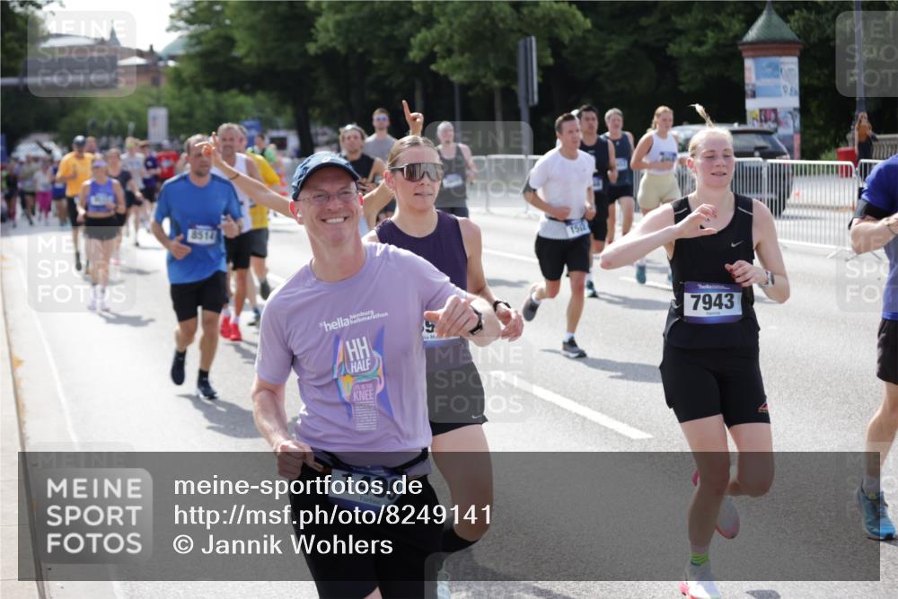 29.06.2025 - hella hamburg halbmarathon Jannik Wohlers http://msf.ph/oto/8249141 29.06.2025 09:55:52 Lombardsbrücke 1061, 1452, 1499, 1502, 1592, 2083, 2504, 3060, 4077, 5482, 5600, 5607, 6115, 6168, 6511, 6512, 7178, 7332, 7583, 7943, 8335, 8514, 8968, 8989, 8996, 9246, 9537, 9994, 10596, 11124, 11467, 12523, 12779, 12870, 12875, 13007, 13159, 13463, 13812, 13875, 13948, 14928, 15090, 15157, 15384, 15714, 15829, 15868, 15899, 16149, 16369, 16477, 16623, 16877, 16891, 16986, 17127, 17131, 17282, 17962, 18021 meine-sportfotos.de