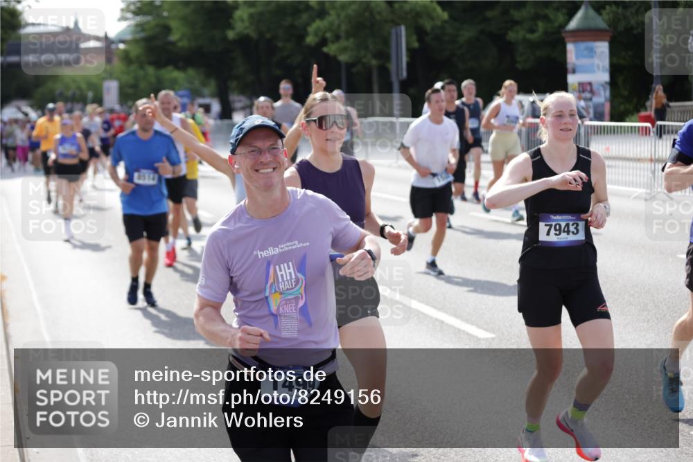 29.06.2025 - hella hamburg halbmarathon Jannik Wohlers http://msf.ph/oto/8249156 29.06.2025 09:55:52 Lombardsbrücke 1061, 1452, 1499, 1502, 1592, 2083, 2504, 3060, 4077, 5482, 5600, 5607, 6115, 6168, 6511, 6512, 7178, 7332, 7583, 7943, 8335, 8514, 8968, 8989, 8996, 9246, 9537, 9994, 10596, 11124, 11467, 12523, 12779, 12870, 12875, 13007, 13159, 13463, 13812, 13875, 13948, 14928, 15090, 15157, 15384, 15714, 15829, 15868, 15899, 16149, 16369, 16477, 16623, 16877, 16891, 16986, 17127, 17131, 17282, 17962, 18021 meine-sportfotos.de