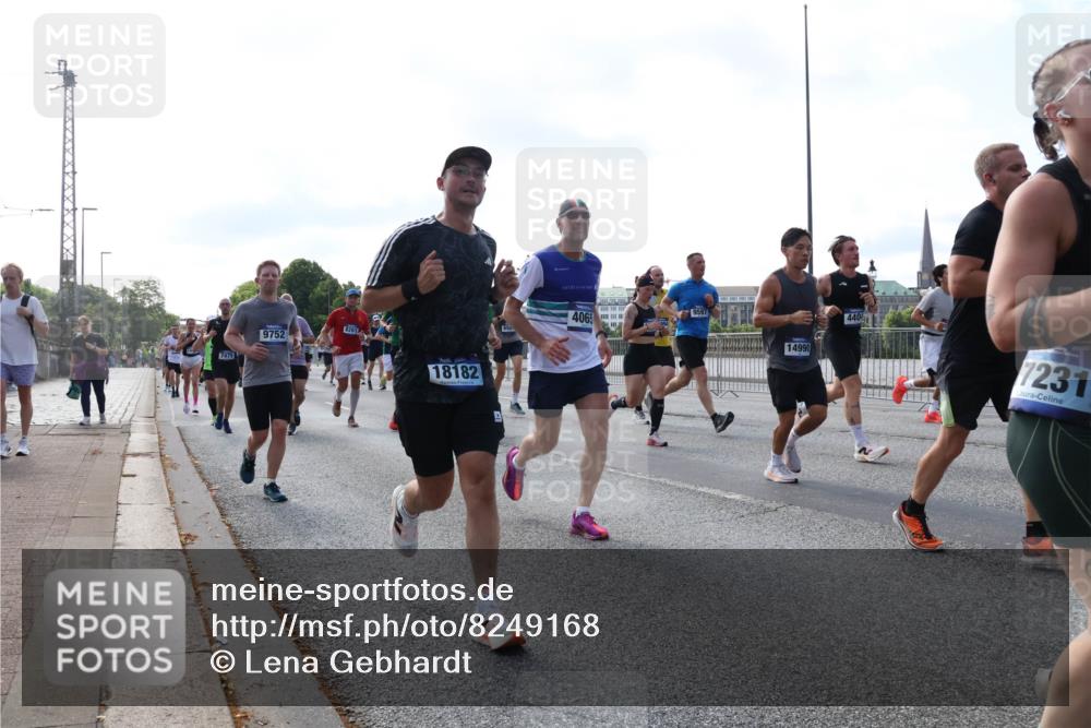 29.06.2025 - hella hamburg halbmarathon Lena Gebhardt http://msf.ph/oto/8249168 29.06.2025 09:56:38 Lombardsbrücke 1452, 1460, 1496, 1499, 1592, 1628, 1833, 1877, 2013, 2058, 2082, 2208, 2378, 2396, 2771, 2878, 2953, 2996, 3256, 3296, 3310, 3652, 4065, 4077, 4377, 4404, 4635, 4711, 4833, 4897, 5169, 5194, 5482, 5600, 5607, 5839, 5978, 6033, 6168, 6286, 6377, 6511, 6512, 6561, 6562, 7176, 7178, 7383, 7475, 7583, 7943, 8261, 8361, 8514, 8572, 8587, 8618, 8661, 8710, 8863, 8921, 8968, 8996, 9082, 9246, 9537, 9597, 9638, 10596 meine-sportfotos.de