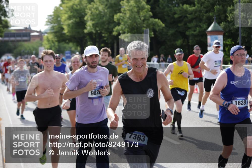 29.06.2025 - hella hamburg halbmarathon Jannik Wohlers http://msf.ph/oto/8249173 29.06.2025 09:56:09 Lombardsbrücke 1452, 1628, 1877, 2058, 2082, 2208, 2771, 2953, 2996, 3256, 3296, 4065, 4404, 4711, 4833, 5482, 5600, 5978, 6286, 6511, 6512, 6561, 6562, 7383, 7475, 7583, 8261, 8361, 8996, 9597, 9638, 9695, 9752, 9793, 9820, 10508, 10891, 11018, 11124, 11231, 11455, 11459, 11809, 11961, 12490, 12545, 12584, 13211, 13394, 13463, 13688, 14198, 14286, 14408, 14990, 14994, 15090, 15427, 16369, 16375, 16891, 16986 meine-sportfotos.de