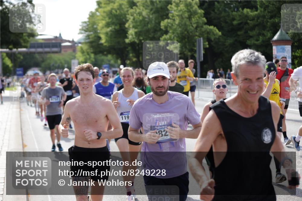 29.06.2025 - hella hamburg halbmarathon Jannik Wohlers http://msf.ph/oto/8249228 29.06.2025 09:56:09 Lombardsbrücke 1452, 1628, 1877, 2058, 2082, 2208, 2771, 2953, 2996, 3256, 3296, 4065, 4404, 4711, 4833, 5482, 5600, 5978, 6286, 6511, 6512, 6561, 6562, 7383, 7475, 7583, 8261, 8361, 8996, 9597, 9638, 9695, 9752, 9793, 9820, 10508, 10891, 11018, 11124, 11231, 11455, 11459, 11809, 11961, 12490, 12545, 12584, 13211, 13394, 13463, 13688, 14198, 14286, 14408, 14990, 14994, 15090, 15427, 16369, 16375, 16891, 16986 meine-sportfotos.de
