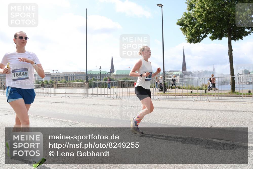 29.06.2025 - hella hamburg halbmarathon Lena Gebhardt http://msf.ph/oto/8249255 29.06.2025 10:10:17 Lombardsbrücke 1052, 1548, 1573, 3921, 4592, 5182, 5440, 5511, 7042, 7058, 7081, 7333, 7636, 7685, 8219, 8890, 9150, 9366, 9434, 9674, 9781, 9816, 10036, 10943, 11027, 11180, 12008, 12567, 13797, 13901, 14679, 14822, 15409, 16166, 16191, 16344, 16445, 16455, 16639, 16872, 17148, 17730, 17899, 18196, 18707, 19023 meine-sportfotos.de