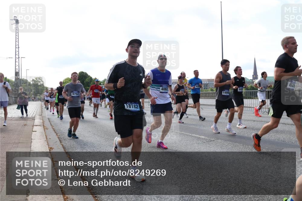29.06.2025 - hella hamburg halbmarathon Lena Gebhardt http://msf.ph/oto/8249269 29.06.2025 09:56:38 Lombardsbrücke 1452, 1460, 1496, 1499, 1592, 1628, 1833, 1877, 2013, 2058, 2082, 2208, 2378, 2396, 2771, 2878, 2953, 2996, 3256, 3296, 3310, 3652, 4065, 4077, 4377, 4404, 4635, 4711, 4833, 4897, 5169, 5194, 5482, 5600, 5607, 5839, 5978, 6033, 6168, 6286, 6377, 6511, 6512, 6561, 6562, 7176, 7178, 7383, 7475, 7583, 7943, 8261, 8361, 8514, 8572, 8587, 8618, 8661, 8710, 8863, 8921, 8968, 8996, 9082, 9246, 9537, 9597, 9638, 10596 meine-sportfotos.de