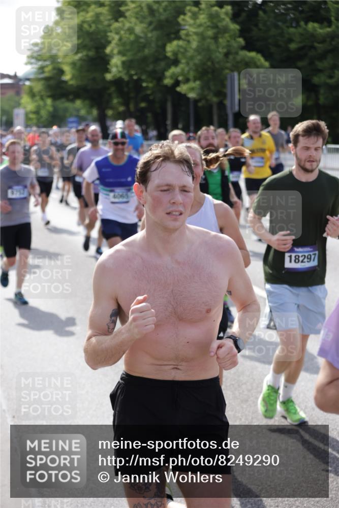 29.06.2025 - hella hamburg halbmarathon Jannik Wohlers http://msf.ph/oto/8249290 29.06.2025 09:56:10 Lombardsbrücke 1452, 1460, 1496, 1628, 1877, 2058, 2082, 2208, 2771, 2953, 2996, 3256, 3296, 4065, 4404, 4711, 4833, 5482, 5978, 6286, 6511, 6512, 6561, 6562, 7383, 7475, 7583, 8261, 8361, 8996, 9597, 9638, 9695, 9752, 9793, 9820, 10508, 10891, 11018, 11124, 11231, 11455, 11459, 11809, 11961, 12490, 12545, 12584, 13211, 13394, 13688, 14198, 14286, 14408, 14990, 14994, 15090, 15149, 15427, 16375 meine-sportfotos.de