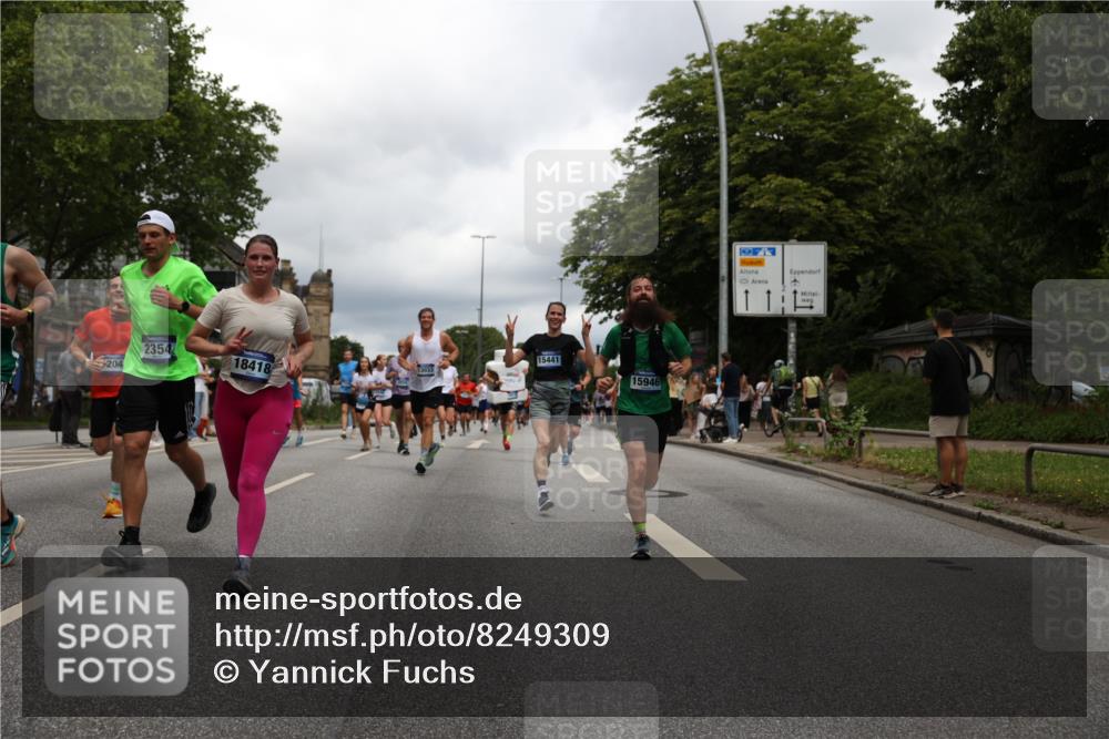 29.06.2025 - hella hamburg halbmarathon Yannick Fuchs http://msf.ph/oto/8249309 29.06.2025 10:47:52 20KM 1030, 1267, 1422, 1442, 1502, 1549, 1870, 2058, 2070, 2354, 2518, 2630, 3096, 3103, 3819, 4299, 5020, 5259, 5638, 6294, 6374, 6481, 6511, 6512, 6942, 7274, 7395, 7478, 7918, 8285, 8335, 8394, 8447, 9032, 9380, 9791, 9922, 11068, 11430, 11844, 12321, 12379, 12607, 12632, 13032, 13033, 13397, 13794, 13803, 13865, 13912, 14239, 14702, 15146, 15441, 15502, 15838, 15856, 15946, 16477, 16780, 17348, 17482, 18143, 18308, 18418, 18450, 18514, 18612, 19067 meine-sportfotos.de