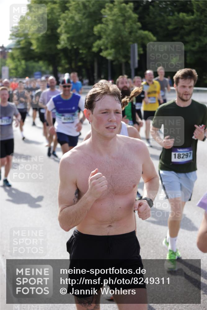 29.06.2025 - hella hamburg halbmarathon Jannik Wohlers http://msf.ph/oto/8249311 29.06.2025 09:56:10 Lombardsbrücke 1452, 1460, 1496, 1628, 1877, 2058, 2082, 2208, 2771, 2953, 2996, 3256, 3296, 4065, 4404, 4711, 4833, 5482, 5978, 6286, 6511, 6512, 6561, 6562, 7383, 7475, 7583, 8261, 8361, 8996, 9597, 9638, 9695, 9752, 9793, 9820, 10508, 10891, 11018, 11124, 11231, 11455, 11459, 11809, 11961, 12490, 12545, 12584, 13211, 13394, 13688, 14198, 14286, 14408, 14990, 14994, 15090, 15149, 15427, 16375 meine-sportfotos.de