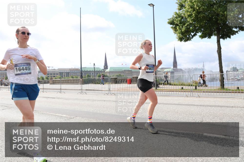 29.06.2025 - hella hamburg halbmarathon Lena Gebhardt http://msf.ph/oto/8249314 29.06.2025 10:10:17 Lombardsbrücke 1052, 1548, 1573, 3921, 4592, 5182, 5440, 5511, 7042, 7058, 7081, 7333, 7636, 7685, 8219, 8890, 9150, 9366, 9434, 9674, 9781, 9816, 10036, 10943, 11027, 11180, 12008, 12567, 13797, 13901, 14679, 14822, 15409, 16166, 16191, 16344, 16445, 16455, 16639, 16872, 17148, 17730, 17899, 18196, 18707, 19023 meine-sportfotos.de