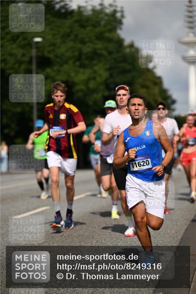 29.06.2025 - hella hamburg halbmarathon Dr. Thomas Lammeyer http://msf.ph/oto/8249316 29.06.2025 09:51:34 Kennedybrücke 1164, 1385, 1644, 1743, 2296, 2714, 2767, 3959, 4860, 5091, 5315, 6684, 6990, 7884, 8362, 9178, 9944, 10384, 10404, 10793, 10900, 11202, 11227 meine-sportfotos.de