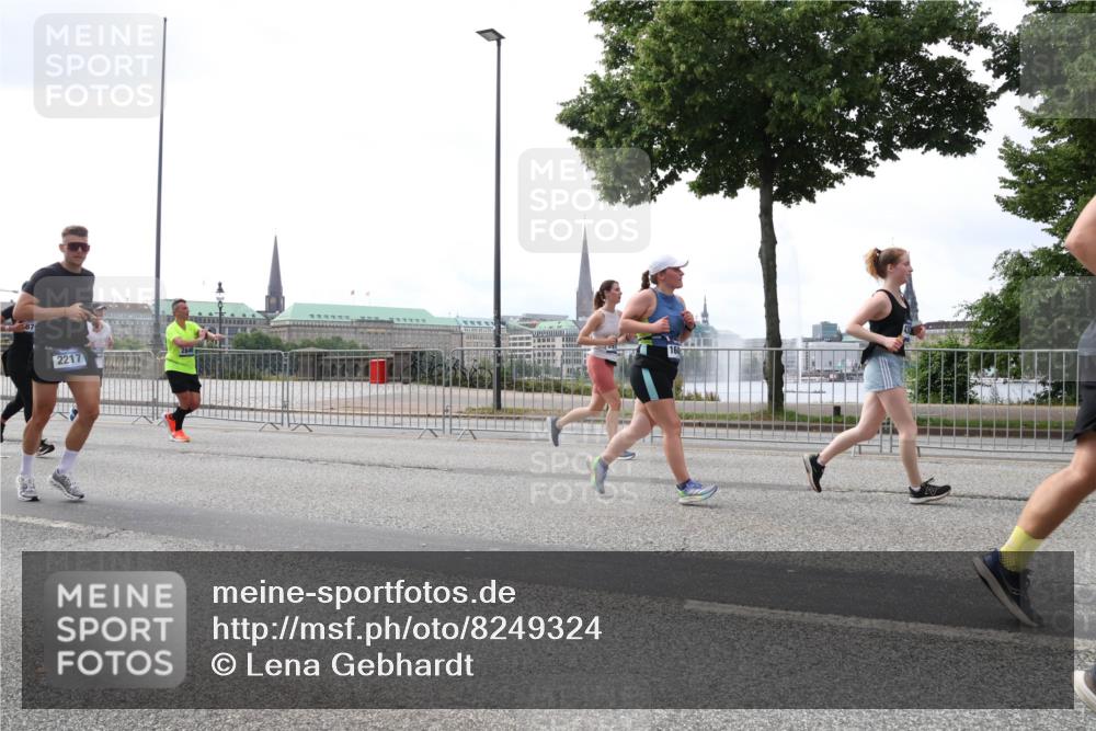 29.06.2025 - hella hamburg halbmarathon Lena Gebhardt http://msf.ph/oto/8249324 29.06.2025 10:45:37 Lombardsbrücke 1033, 1060, 1085, 1100, 1104, 1421, 1426, 1555, 1713, 1798, 1854, 1983, 2008, 2216, 2217, 2522, 2550, 2657, 2664, 2917, 2954, 2965, 2973, 3160, 3164, 3357, 3377, 3879, 3993, 4099, 4102, 4104, 4186, 4224, 4306, 4317, 4337, 4388, 4504, 4572, 4820, 4851, 5044, 5099, 5108, 5339, 5635, 5636, 5949, 6133, 6150, 6623, 6763, 6788, 6911, 6922, 6980, 7268, 7283, 7356, 7530, 7541, 7859, 8594, 8605, 8745, 9120, 9121, 9620, 10030, 10182, 10225, 10327, 10329, 10367, 10511, 11314 meine-sportfotos.de