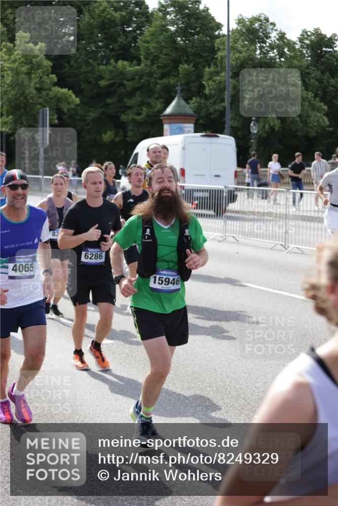29.06.2025 - hella hamburg halbmarathon Jannik Wohlers http://msf.ph/oto/8249329 29.06.2025 09:56:11 Lombardsbrücke 1460, 1496, 1628, 1877, 2013, 2058, 2082, 2208, 2378, 2771, 2953, 2996, 3256, 3296, 4065, 4404, 4711, 4833, 5978, 6286, 6511, 6512, 6561, 6562, 7383, 7475, 8261, 8361, 8587, 8618, 9597, 9638, 9695, 9752, 9793, 9820, 10508, 10891, 11018, 11124, 11231, 11455, 11459, 11809, 11961, 12490, 12545, 12584, 13211, 13394, 13688, 14198, 14286, 14408, 14990, 14994, 15149, 15427, 15818, 16375 meine-sportfotos.de