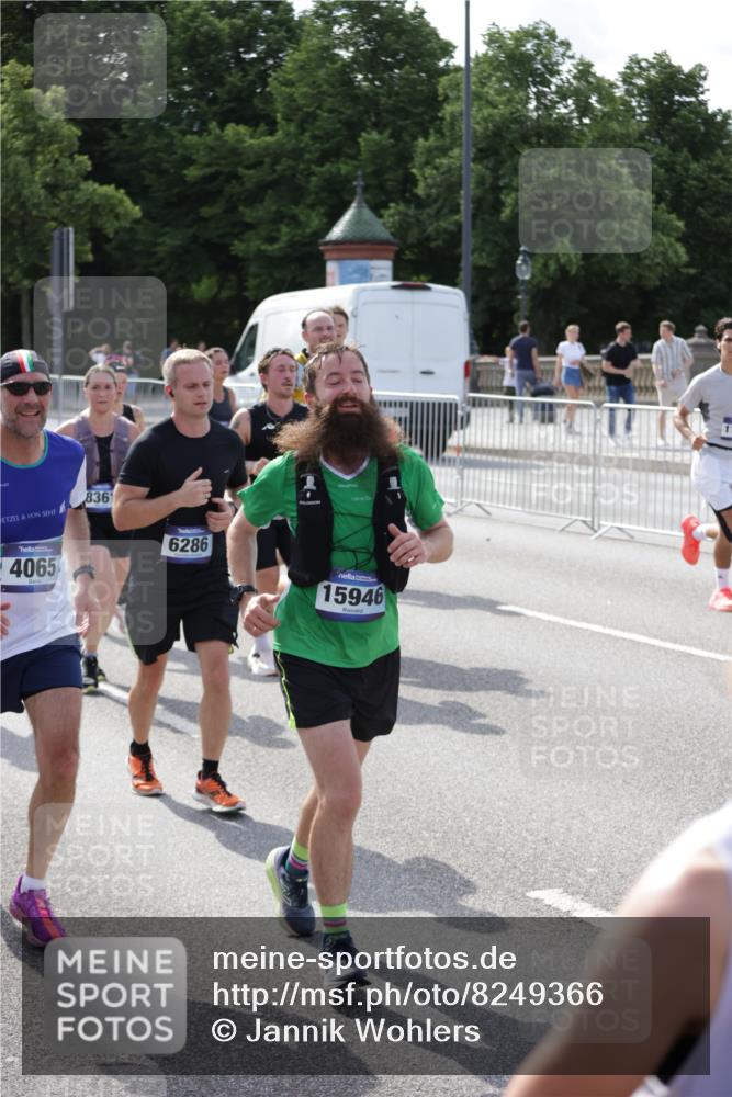 29.06.2025 - hella hamburg halbmarathon Jannik Wohlers http://msf.ph/oto/8249366 29.06.2025 09:56:11 Lombardsbrücke 1460, 1496, 1628, 1877, 2013, 2058, 2082, 2208, 2378, 2771, 2953, 2996, 3256, 3296, 4065, 4404, 4711, 4833, 5978, 6286, 6511, 6512, 6561, 6562, 7383, 7475, 8261, 8361, 8587, 8618, 9597, 9638, 9695, 9752, 9793, 9820, 10508, 10891, 11018, 11124, 11231, 11455, 11459, 11809, 11961, 12490, 12545, 12584, 13211, 13394, 13688, 14198, 14286, 14408, 14990, 14994, 15149, 15427, 15818, 16375 meine-sportfotos.de