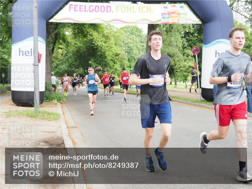 29.06.2025 - hella hamburg halbmarathon MichiJ http://msf.ph/oto/8249387 29.06.2025 10:28:45 Zwischen KM18-KM19 1358, 2714, 4888, 4889, 5752, 6649, 7495, 8346, 8370, 8574, 11284, 15015, 17245, 18013, 18614 meine-sportfotos.de
