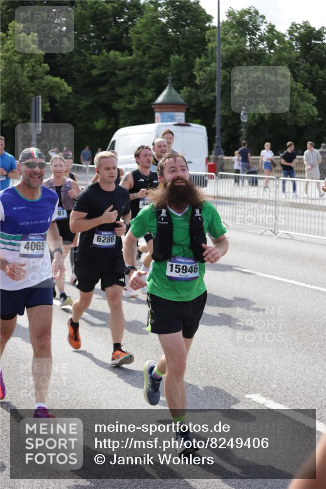 29.06.2025 - hella hamburg halbmarathon Jannik Wohlers http://msf.ph/oto/8249406 29.06.2025 09:56:11 Lombardsbrücke 1460, 1496, 1628, 1877, 2013, 2058, 2082, 2208, 2378, 2771, 2953, 2996, 3256, 3296, 4065, 4404, 4711, 4833, 5978, 6286, 6511, 6512, 6561, 6562, 7383, 7475, 8261, 8361, 8587, 8618, 9597, 9638, 9695, 9752, 9793, 9820, 10508, 10891, 11018, 11124, 11231, 11455, 11459, 11809, 11961, 12490, 12545, 12584, 13211, 13394, 13688, 14198, 14286, 14408, 14990, 14994, 15149, 15427, 15818, 16375 meine-sportfotos.de