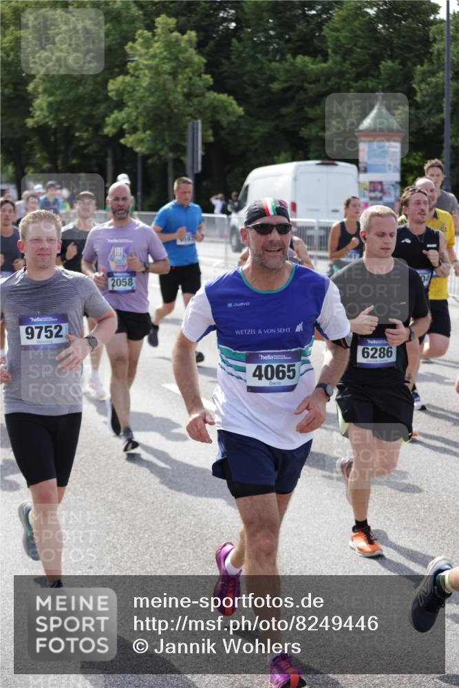 29.06.2025 - hella hamburg halbmarathon Jannik Wohlers http://msf.ph/oto/8249446 29.06.2025 09:56:11 Lombardsbrücke 1460, 1496, 1628, 1877, 2013, 2058, 2082, 2208, 2378, 2771, 2953, 2996, 3256, 3296, 4065, 4404, 4711, 4833, 5978, 6286, 6511, 6512, 6561, 6562, 7383, 7475, 8261, 8361, 8587, 8618, 9597, 9638, 9695, 9752, 9793, 9820, 10508, 10891, 11018, 11124, 11231, 11455, 11459, 11809, 11961, 12490, 12545, 12584, 13211, 13394, 13688, 14198, 14286, 14408, 14990, 14994, 15149, 15427, 15818, 16375 meine-sportfotos.de