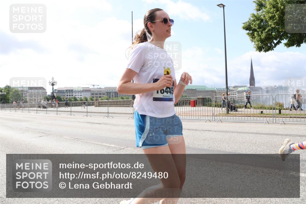 29.06.2025 - hella hamburg halbmarathon Lena Gebhardt http://msf.ph/oto/8249480 29.06.2025 10:10:18 Lombardsbrücke 1548, 1573, 3921, 4592, 5182, 5440, 5511, 7042, 7081, 7333, 7636, 7685, 8219, 8890, 9150, 9366, 9434, 9674, 9681, 9781, 9816, 10036, 10943, 11027, 11180, 12008, 12567, 13797, 13901, 14679, 14822, 15409, 16166, 16191, 16344, 16445, 16455, 16639, 16872, 17148, 17730, 17899, 18196, 18707, 19023 meine-sportfotos.de