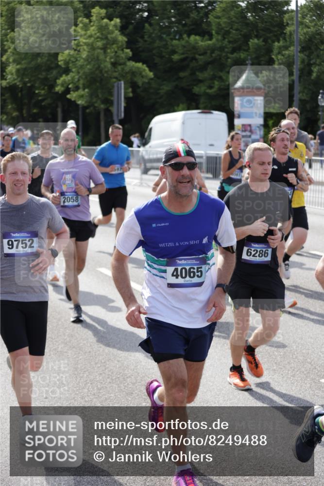 29.06.2025 - hella hamburg halbmarathon Jannik Wohlers http://msf.ph/oto/8249488 29.06.2025 09:56:11 Lombardsbrücke 1460, 1496, 1628, 1877, 2013, 2058, 2082, 2208, 2378, 2771, 2953, 2996, 3256, 3296, 4065, 4404, 4711, 4833, 5978, 6286, 6511, 6512, 6561, 6562, 7383, 7475, 8261, 8361, 8587, 8618, 9597, 9638, 9695, 9752, 9793, 9820, 10508, 10891, 11018, 11124, 11231, 11455, 11459, 11809, 11961, 12490, 12545, 12584, 13211, 13394, 13688, 14198, 14286, 14408, 14990, 14994, 15149, 15427, 15818, 16375 meine-sportfotos.de