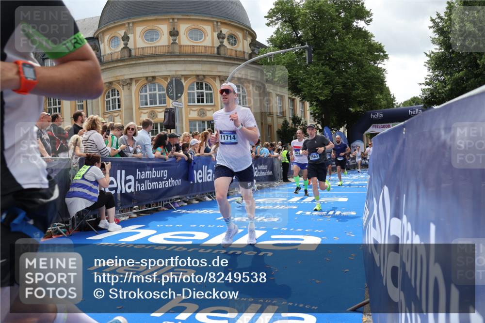 29.06.2025 - hella hamburg halbmarathon Strokosch-Dieckow http://msf.ph/oto/8249538 29.06.2025 10:39:54 Ziel 1603, 1975, 2525, 2563, 2573, 3626, 4766, 5050, 5375, 6080, 6149, 7981, 8467, 8574, 11714, 15421, 15813 meine-sportfotos.de
