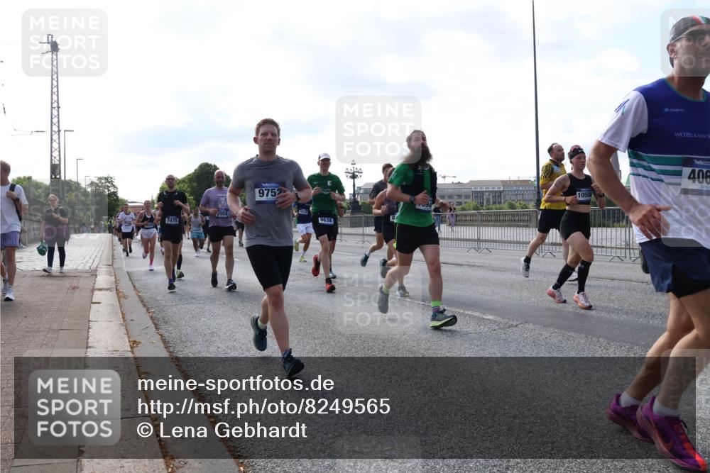 29.06.2025 - hella hamburg halbmarathon Lena Gebhardt http://msf.ph/oto/8249565 29.06.2025 09:56:39 Lombardsbrücke 1452, 1460, 1496, 1499, 1592, 1628, 1833, 1877, 2013, 2058, 2074, 2082, 2208, 2340, 2378, 2396, 2771, 2878, 2953, 2996, 3256, 3296, 3310, 3652, 4065, 4077, 4377, 4404, 4635, 4711, 4833, 4897, 5169, 5194, 5482, 5600, 5607, 5839, 5978, 6033, 6168, 6286, 6377, 6511, 6512, 6561, 6562, 7176, 7178, 7383, 7475, 7583, 7943, 8261, 8361, 8514, 8572, 8587, 8618, 8661, 8710, 8863, 8921, 8968, 8996, 9082, 9246, 9497, 9537, 9597, 9638, 10596 meine-sportfotos.de
