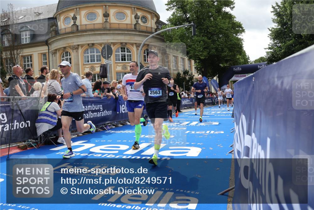 29.06.2025 - hella hamburg halbmarathon Strokosch-Dieckow http://msf.ph/oto/8249571 29.06.2025 10:39:55 Ziel 1603, 2525, 2563, 2573, 3626, 4766, 5050, 5375, 6080, 6149, 7981, 8467, 8574, 11714, 12091, 15421, 15813, 17973 meine-sportfotos.de