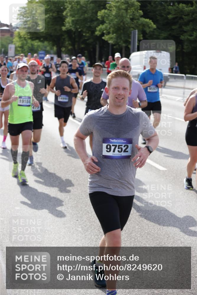 29.06.2025 - hella hamburg halbmarathon Jannik Wohlers http://msf.ph/oto/8249620 29.06.2025 09:56:12 Lombardsbrücke 1460, 1496, 1628, 1833, 1877, 2013, 2058, 2082, 2208, 2378, 2771, 2953, 2996, 3256, 3296, 4065, 4404, 4711, 4833, 5839, 5978, 6286, 6511, 6512, 6561, 6562, 7383, 7475, 8261, 8361, 8587, 8618, 8921, 9597, 9638, 9695, 9752, 9793, 9820, 10508, 10891, 11018, 11124, 11231, 11455, 11459, 11809, 11961, 12490, 12545, 12584, 13211, 13394, 13688, 14198, 14286, 14408, 14526, 14990, 14994, 15149, 15427, 15818, 16375 meine-sportfotos.de