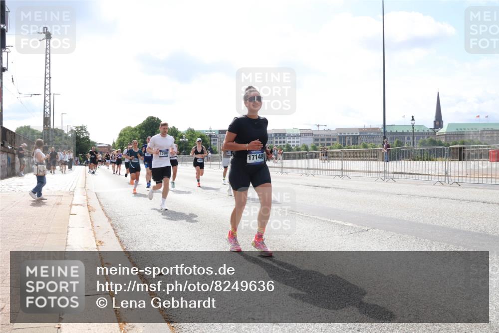 29.06.2025 - hella hamburg halbmarathon Lena Gebhardt http://msf.ph/oto/8249636 29.06.2025 10:10:21 Lombardsbrücke 1548, 1573, 3921, 4592, 5182, 5440, 5511, 7042, 7081, 7250, 7333, 7636, 7685, 8219, 8890, 9366, 9434, 9674, 9681, 9816, 10036, 10943, 11027, 11180, 11887, 11904, 11905, 12008, 12567, 12629, 13797, 13825, 13901, 14679, 14822, 15409, 16166, 16344, 16445, 16639, 16872, 17148, 17730, 18196, 18707, 19023 meine-sportfotos.de