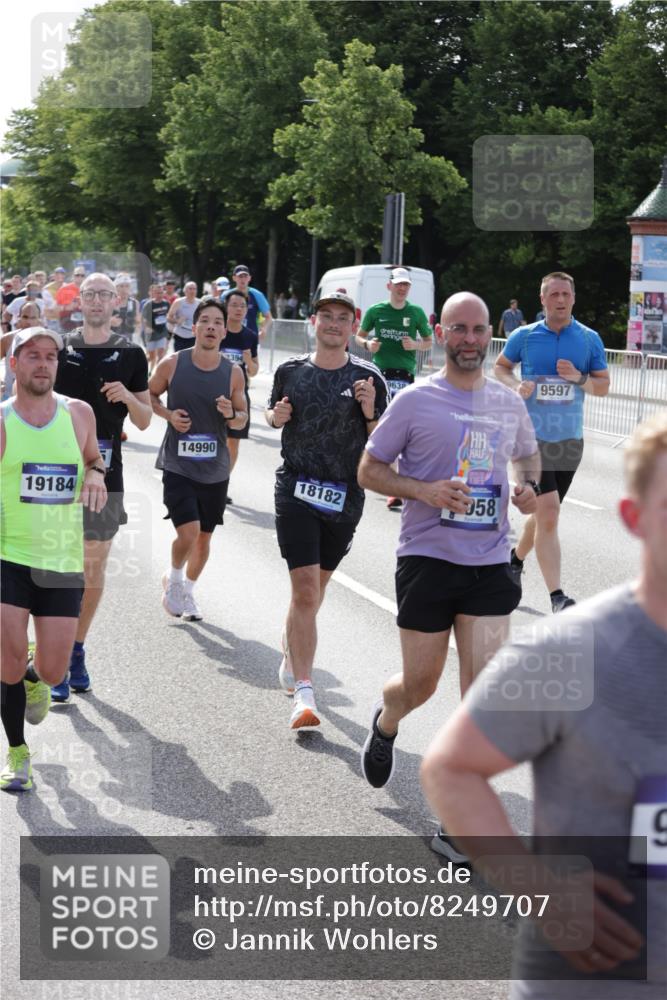 29.06.2025 - hella hamburg halbmarathon Jannik Wohlers http://msf.ph/oto/8249707 29.06.2025 09:56:12 Lombardsbrücke 1460, 1496, 1628, 1833, 1877, 2013, 2058, 2082, 2208, 2378, 2771, 2953, 2996, 3256, 3296, 4065, 4404, 4711, 4833, 5839, 5978, 6286, 6511, 6512, 6561, 6562, 7383, 7475, 8261, 8361, 8587, 8618, 8921, 9597, 9638, 9695, 9752, 9793, 9820, 10508, 10891, 11018, 11124, 11231, 11455, 11459, 11809, 11961, 12490, 12545, 12584, 13211, 13394, 13688, 14198, 14286, 14408, 14526, 14990, 14994, 15149, 15427, 15818, 16375 meine-sportfotos.de