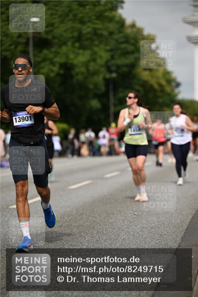 29.06.2025 - hella hamburg halbmarathon Dr. Thomas Lammeyer http://msf.ph/oto/8249715 29.06.2025 10:14:19 Kennedybrücke 1052, 1186, 1456, 1483, 1513, 4389, 7058, 7250, 7685, 8090, 8685, 9150, 9681, 9816, 9988, 11180 meine-sportfotos.de
