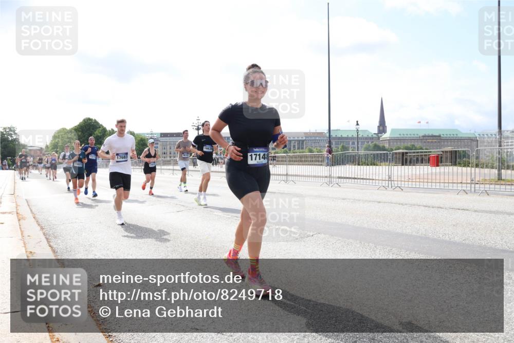 29.06.2025 - hella hamburg halbmarathon Lena Gebhardt http://msf.ph/oto/8249718 29.06.2025 10:10:21 Lombardsbrücke 1548, 1573, 3921, 4592, 5182, 5440, 5511, 7042, 7081, 7250, 7333, 7636, 7685, 8219, 8890, 9366, 9434, 9674, 9681, 9816, 10036, 10943, 11027, 11180, 11887, 11904, 11905, 12008, 12567, 12629, 13797, 13825, 13901, 14679, 14822, 15409, 16166, 16344, 16445, 16639, 16872, 17148, 17730, 18196, 18707, 19023 meine-sportfotos.de