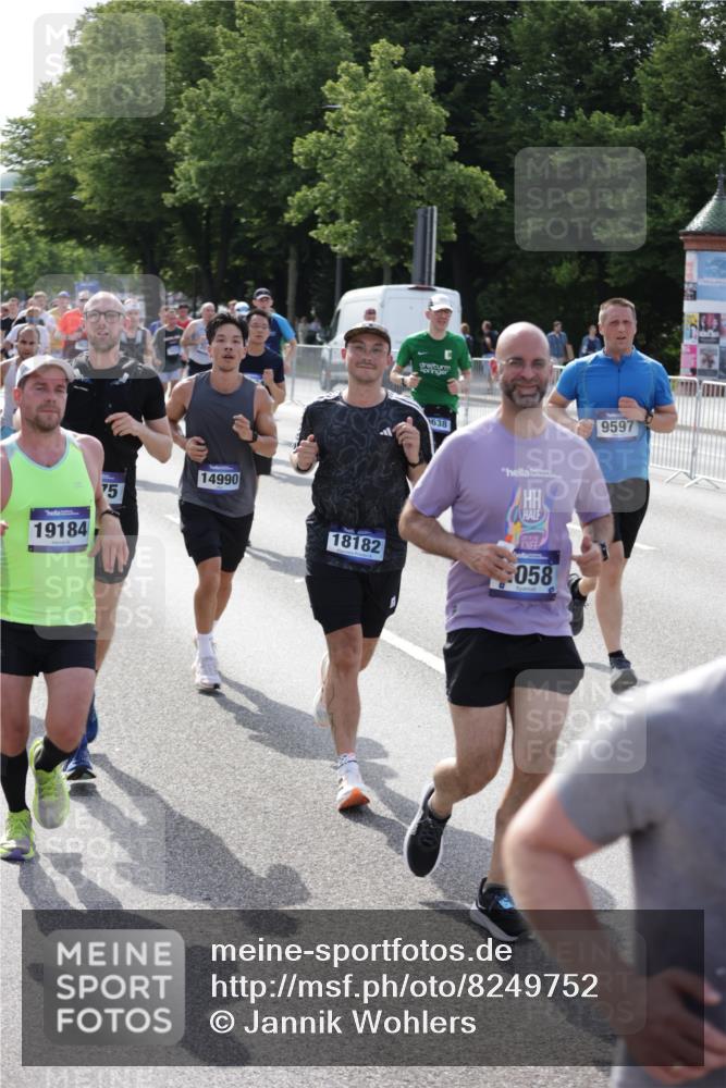 29.06.2025 - hella hamburg halbmarathon Jannik Wohlers http://msf.ph/oto/8249752 29.06.2025 09:56:13 Lombardsbrücke 1460, 1496, 1628, 1833, 1877, 2013, 2058, 2082, 2208, 2378, 2771, 2953, 2996, 3256, 3296, 3310, 3652, 4065, 4377, 4404, 4635, 4711, 4833, 5839, 5978, 6286, 6511, 6512, 6561, 6562, 7383, 7475, 8261, 8361, 8587, 8618, 8921, 9597, 9638, 9695, 9752, 9793, 9820, 10371, 10508, 10891, 11018, 11124, 11231, 11455, 11459, 11809, 11961, 12490, 12545, 12584, 12858, 13211, 13394, 13688, 14198, 14286, 14408, 14526, 14990, 14994, 15149, 15427, 15818, 16375 meine-sportfotos.de