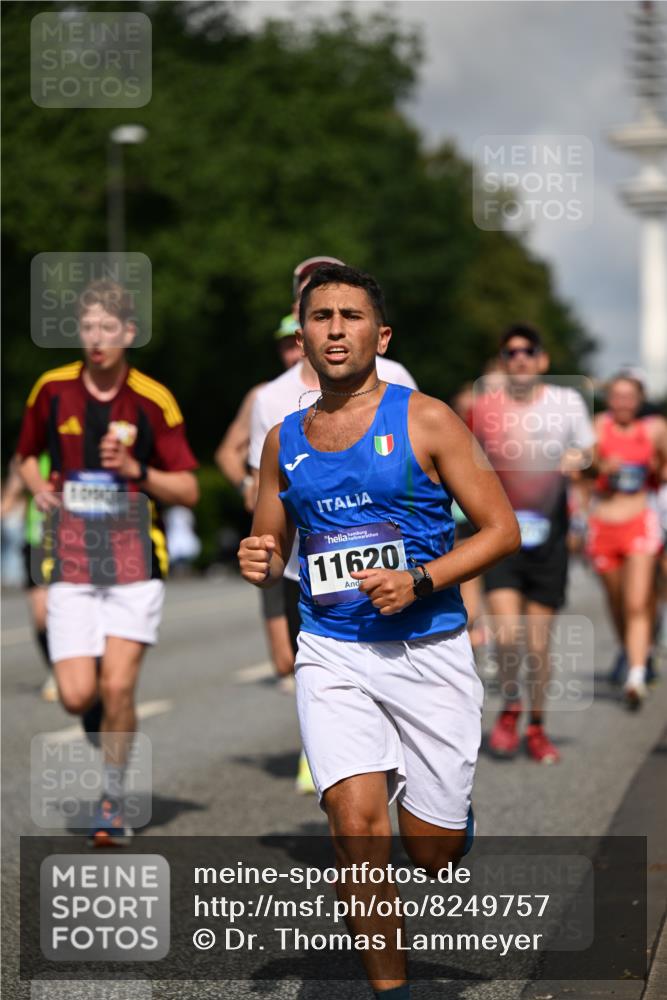 29.06.2025 - hella hamburg halbmarathon Dr. Thomas Lammeyer http://msf.ph/oto/8249757 29.06.2025 09:51:35 Kennedybrücke 1164, 1385, 1644, 1743, 2714, 2767, 3959, 4860, 5091, 5315, 6684, 6990, 7884, 8362, 9178, 9944, 10384, 10404, 10793, 10900, 11202, 11227 meine-sportfotos.de