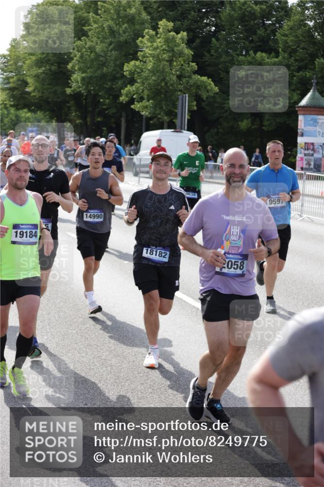 29.06.2025 - hella hamburg halbmarathon Jannik Wohlers http://msf.ph/oto/8249775 29.06.2025 09:56:13 Lombardsbrücke 1460, 1496, 1628, 1833, 1877, 2013, 2058, 2082, 2208, 2378, 2771, 2953, 2996, 3256, 3296, 3310, 3652, 4065, 4377, 4404, 4635, 4711, 4833, 5839, 5978, 6286, 6511, 6512, 6561, 6562, 7383, 7475, 8261, 8361, 8587, 8618, 8921, 9597, 9638, 9695, 9752, 9793, 9820, 10371, 10508, 10891, 11018, 11124, 11231, 11455, 11459, 11809, 11961, 12490, 12545, 12584, 12858, 13211, 13394, 13688, 14198, 14286, 14408, 14526, 14990, 14994, 15149, 15427, 15818, 16375 meine-sportfotos.de