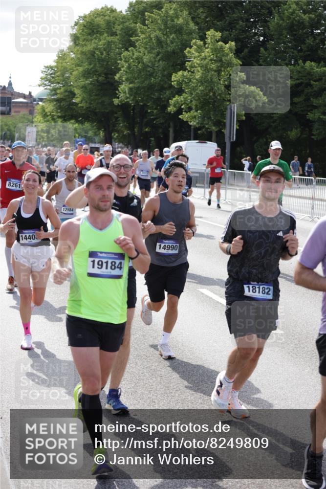 29.06.2025 - hella hamburg halbmarathon Jannik Wohlers http://msf.ph/oto/8249809 29.06.2025 09:56:13 Lombardsbrücke 1460, 1496, 1628, 1833, 1877, 2013, 2058, 2082, 2208, 2378, 2771, 2953, 2996, 3256, 3296, 3310, 3652, 4065, 4377, 4404, 4635, 4711, 4833, 5839, 5978, 6286, 6511, 6512, 6561, 6562, 7383, 7475, 8261, 8361, 8587, 8618, 8921, 9597, 9638, 9695, 9752, 9793, 9820, 10371, 10508, 10891, 11018, 11124, 11231, 11455, 11459, 11809, 11961, 12490, 12545, 12584, 12858, 13211, 13394, 13688, 14198, 14286, 14408, 14526, 14990, 14994, 15149, 15427, 15818, 16375 meine-sportfotos.de