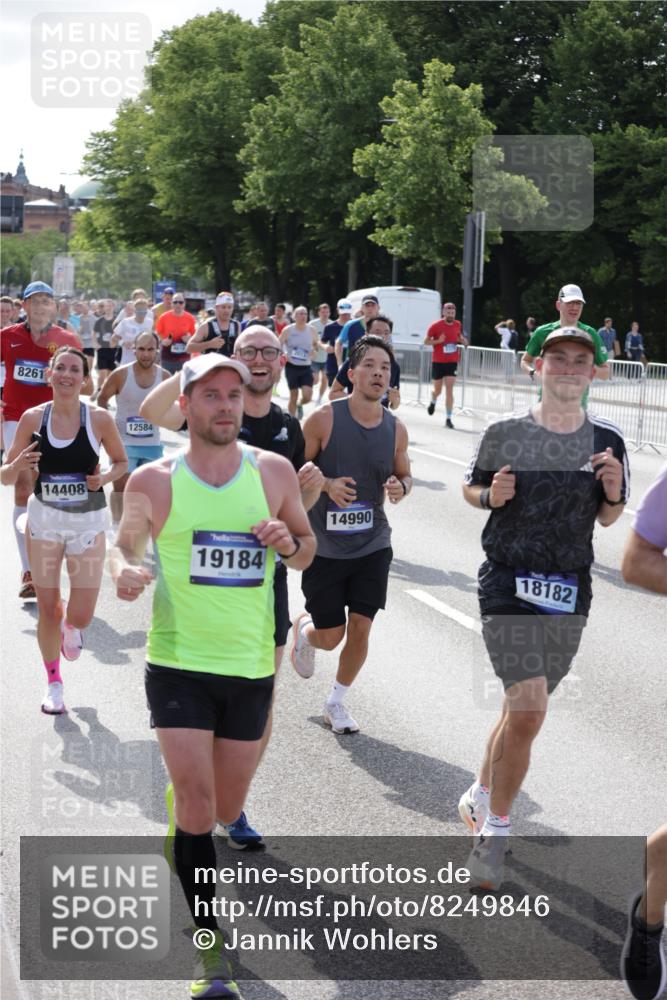 29.06.2025 - hella hamburg halbmarathon Jannik Wohlers http://msf.ph/oto/8249846 29.06.2025 09:56:13 Lombardsbrücke 1460, 1496, 1628, 1833, 1877, 2013, 2058, 2082, 2208, 2378, 2771, 2953, 2996, 3256, 3296, 3310, 3652, 4065, 4377, 4404, 4635, 4711, 4833, 5839, 5978, 6286, 6511, 6512, 6561, 6562, 7383, 7475, 8261, 8361, 8587, 8618, 8921, 9597, 9638, 9695, 9752, 9793, 9820, 10371, 10508, 10891, 11018, 11124, 11231, 11455, 11459, 11809, 11961, 12490, 12545, 12584, 12858, 13211, 13394, 13688, 14198, 14286, 14408, 14526, 14990, 14994, 15149, 15427, 15818, 16375 meine-sportfotos.de