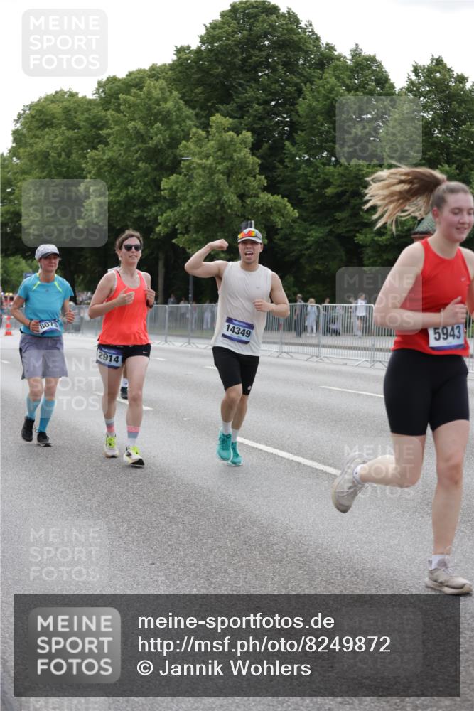 29.06.2025 - hella hamburg halbmarathon Jannik Wohlers http://msf.ph/oto/8249872 29.06.2025 10:30:52 Lombardsbrücke 1292, 1773, 1979, 2414, 2914, 4561, 4817, 5437, 5846, 5943, 6057, 6078, 6195, 6787, 7604, 8050, 8072, 8073, 10111, 11988, 12627, 14349, 15589, 15725, 16457, 16978, 17224, 17463, 17509, 17587, 18390, 18883, 19226 meine-sportfotos.de
