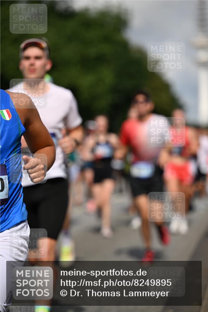 29.06.2025 - hella hamburg halbmarathon Dr. Thomas Lammeyer http://msf.ph/oto/8249895 29.06.2025 09:51:36 Kennedybrücke 1164, 1385, 1644, 1743, 2714, 2767, 3959, 4860, 5091, 5315, 6684, 6990, 7884, 8362, 9178, 9944, 10384, 10404, 10793, 10900, 11202, 11227 meine-sportfotos.de